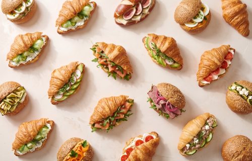 Frisch belegte Sandwiches ausgestreut